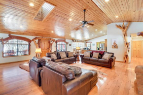 Stunning Pinetop-Lakeside Cabin Ski, Golf, Hike!